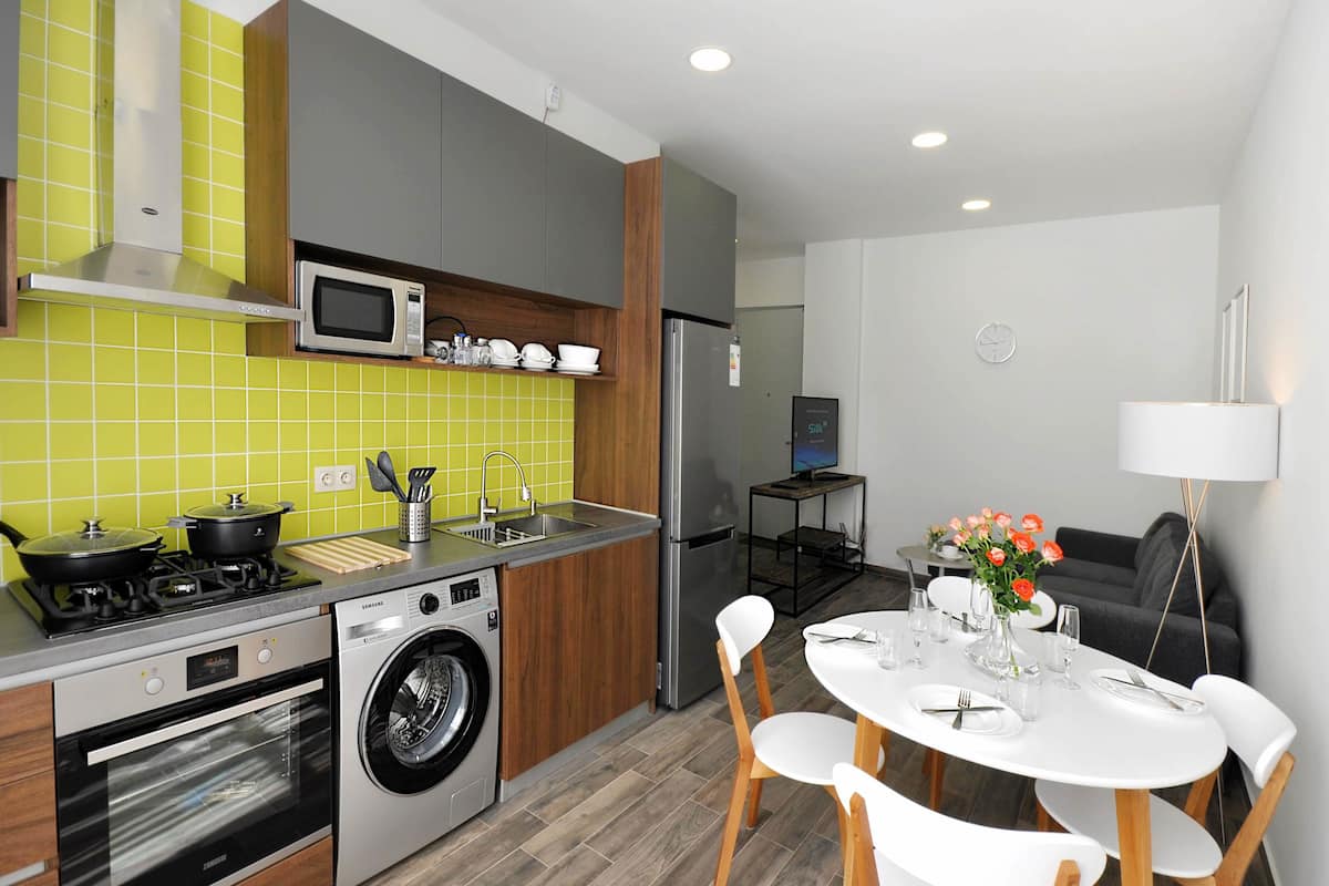 Deluxe Double or Twin Room, 1 Twin Bed, City View | Individually decorated, individually furnished, desk, laptop workspace