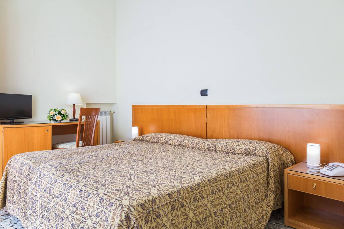 panoramic double or twin room, sea view | minibar, desk, free wifi, bed sheets