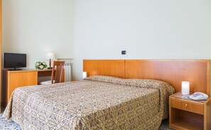 Minibar, escritorio, wifi gratis y ropa de cama 