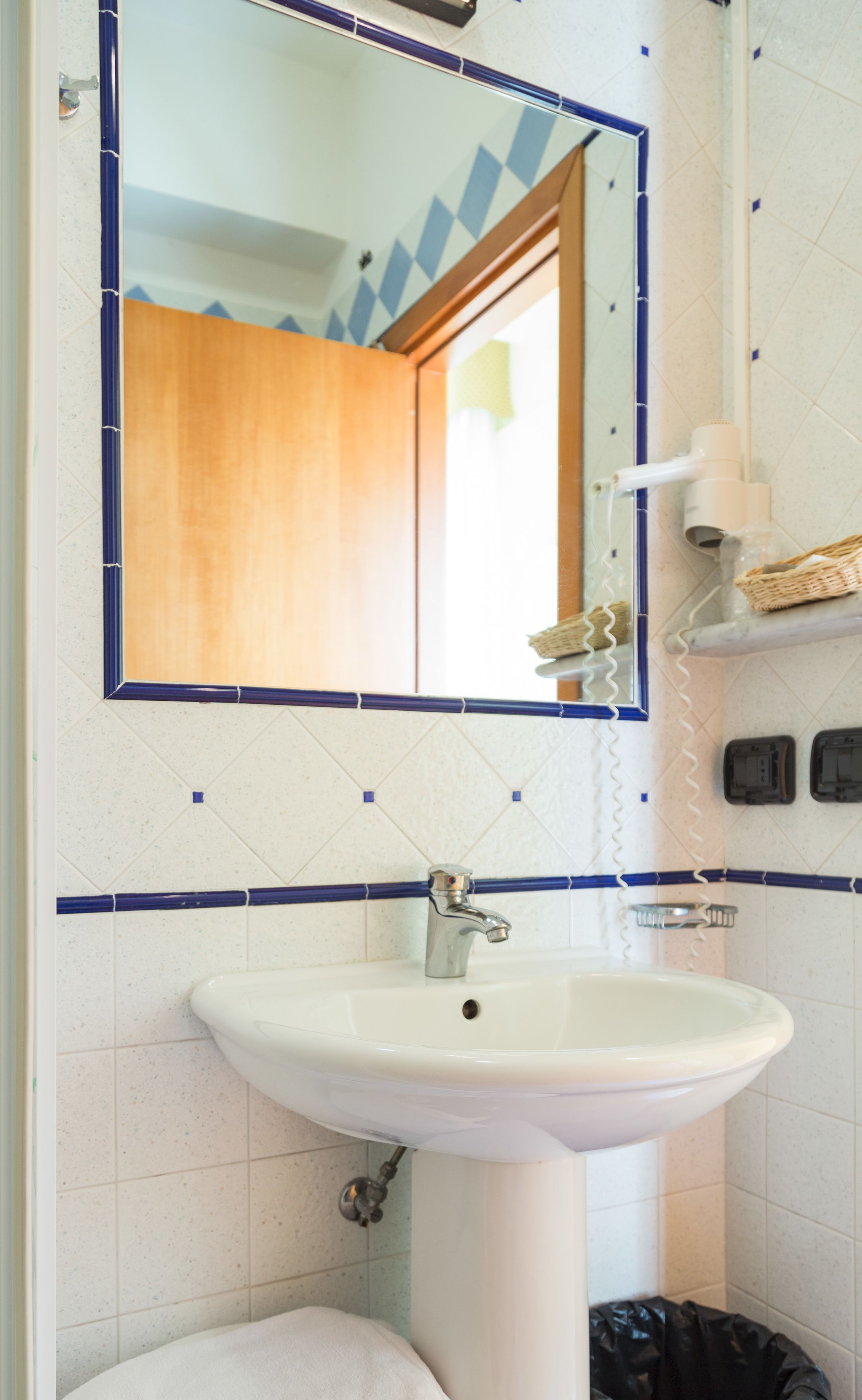 panoramic double or twin room, sea view | bathroom | shower, free toiletries, hair dryer, towels