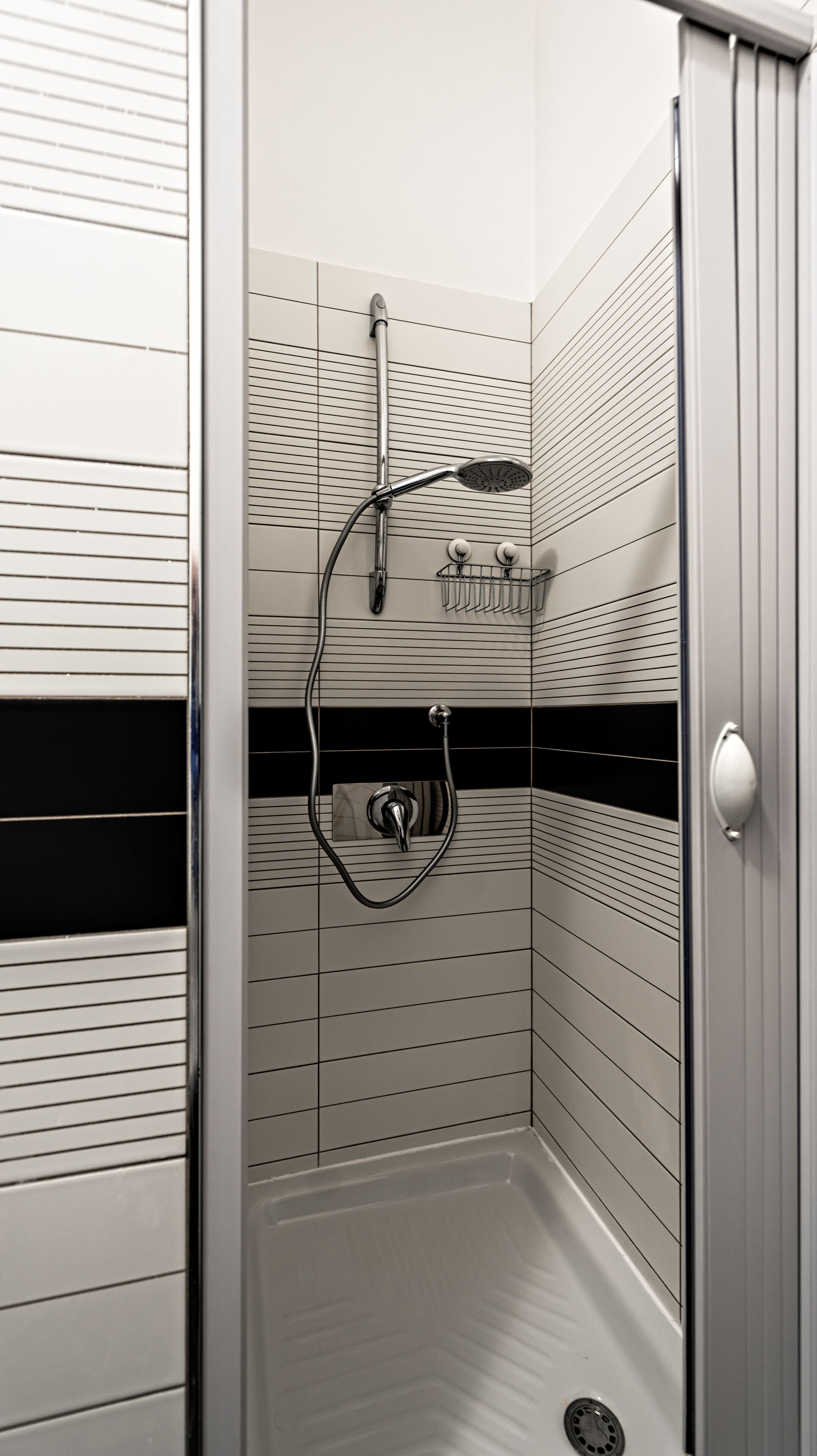 Suite monolocale Deluxe | Bagno | Set di cortesia gratuito, asciugacapelli, accappatoio, pantofole