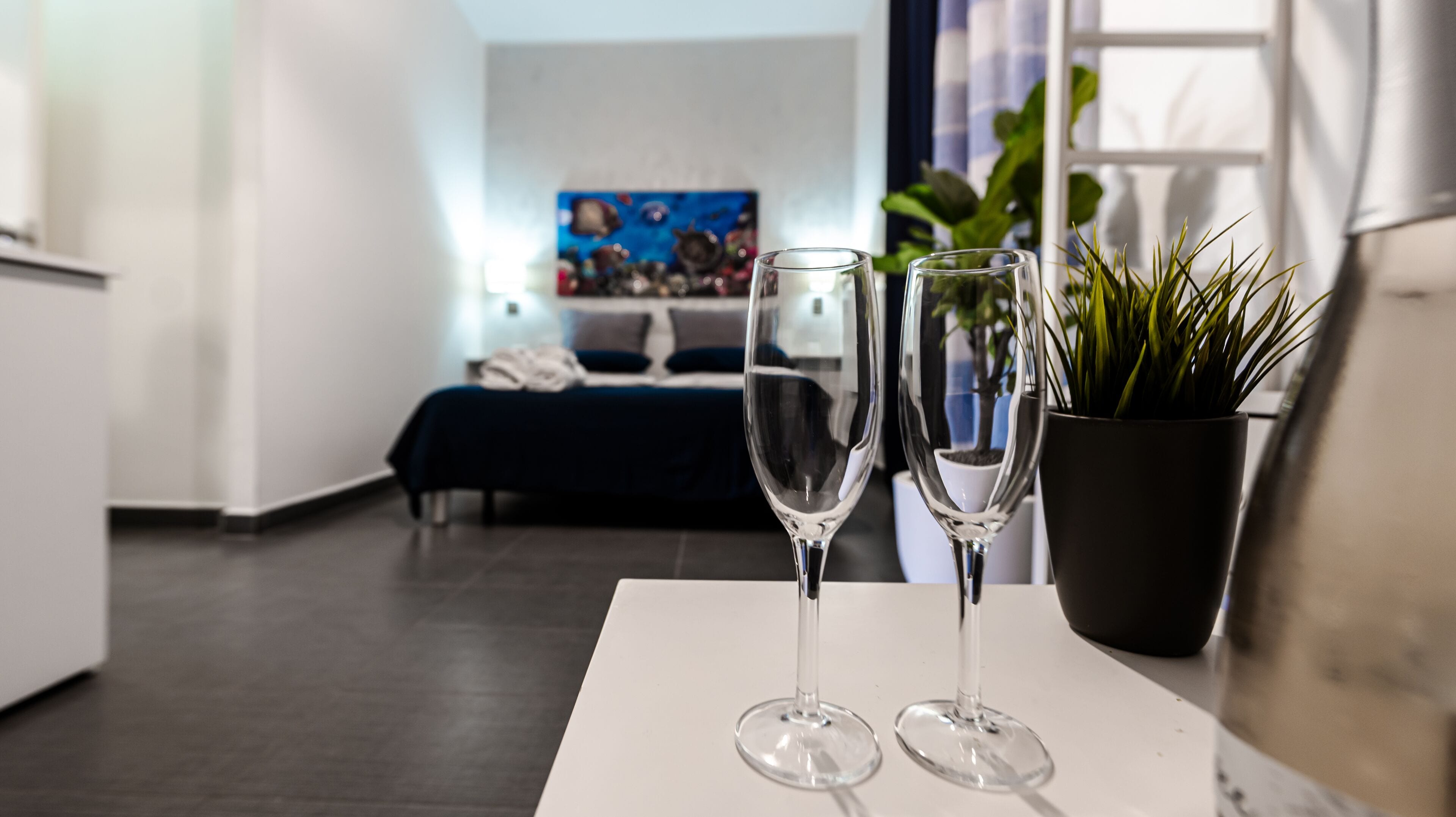 Deluxe-Studiosuite | Hochwertige Bettwaren, Schreibtisch, laptopgeeigneter Arbeitsplatz