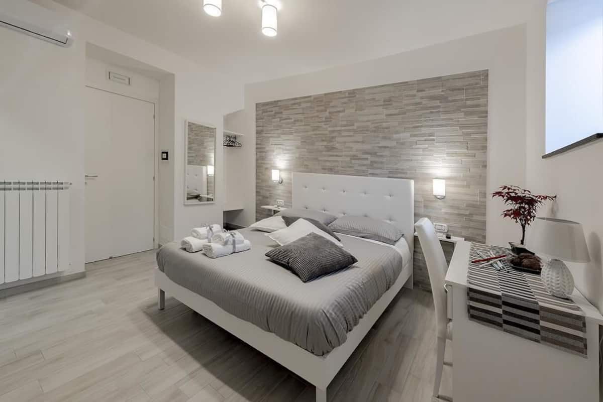 Suite, 1 Queen Bed, Jetted Tub | Premium bedding, desk, laptop workspace, blackout drapes