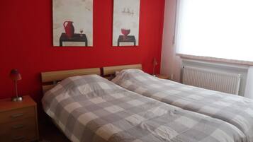 Appartement Confort, vue colline, côté montagne (incl. cleaning fee 45 EUR) | Chambres insonorisées, lits bébé (gratuits), lit parapluie