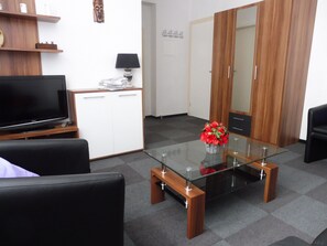 Studio (incl. cleaning fee 35 EUR) | Living area | Flat-screen TV - Villa Althaus (Medebach)