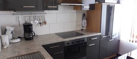 Studio (incl. cleaning fee 35 EUR) | Private kitchen | Fridge, microwave, oven, stovetop