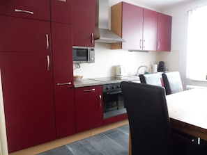 Family Apartment (incl. cleaning fee 60 EUR) | Private kitchen | Fridge, microwave, oven, stovetop