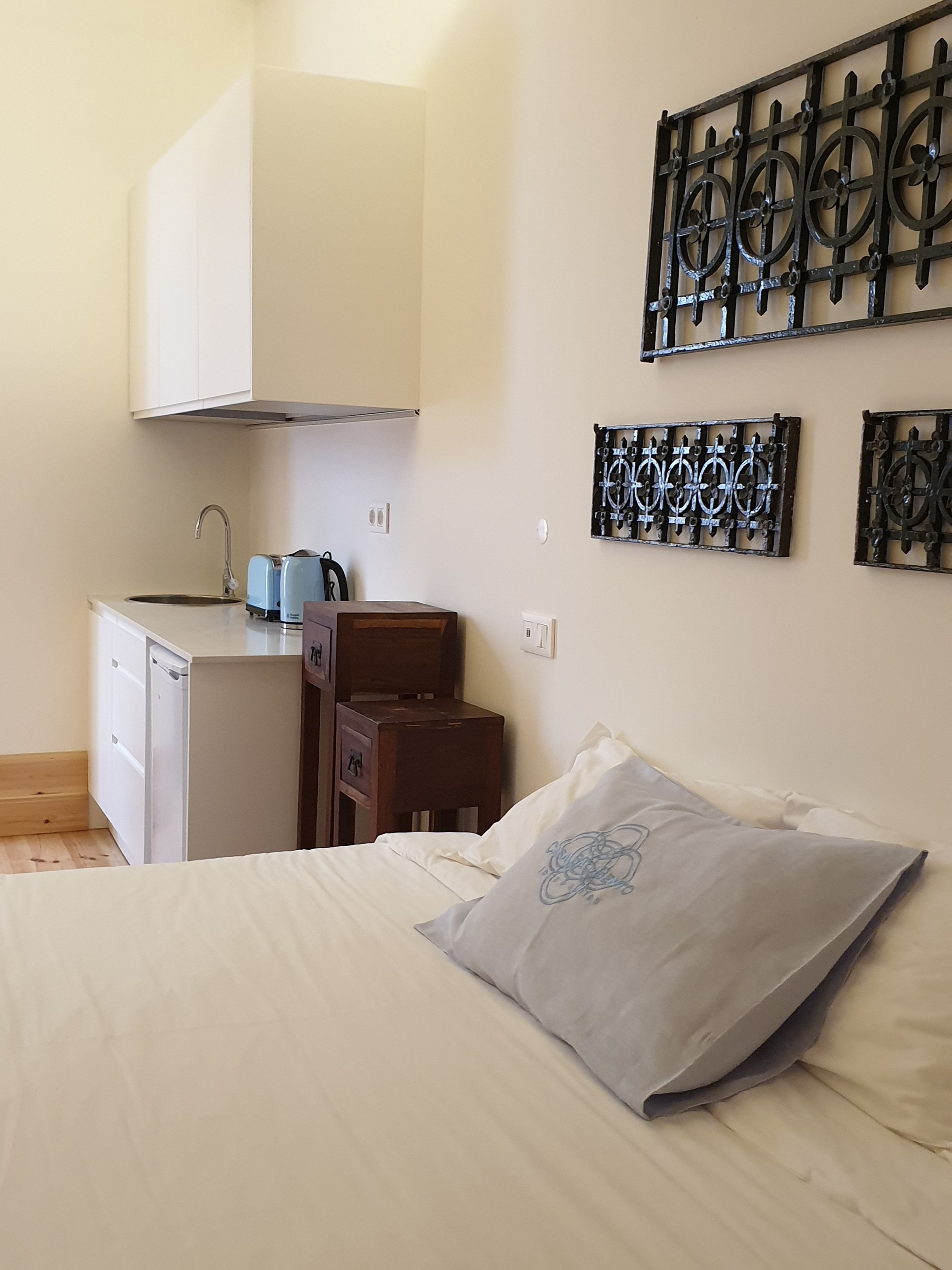 1 habitación, decoración personalizada y muebles diferentes 