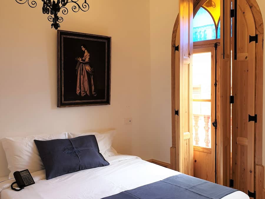 1 habitación, decoración personalizada y muebles diferentes