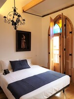 1 habitación, decoración personalizada y muebles diferentes 