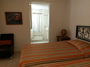 Cofres nos quartos, Wi-Fi de cortesia, roupa de cama