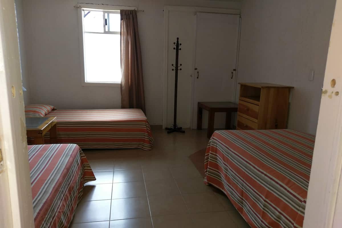 Dortoir Partagé Économique, 1 chambre, non-fumeurs | 1 chambre, coffres-forts dans les chambres, Wi-Fi gratuit, draps fournis