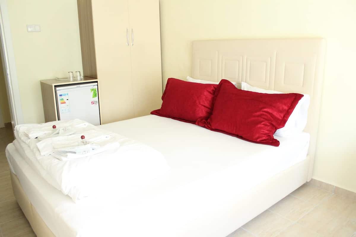 Luxury Single Room | Free WiFi, bed sheets