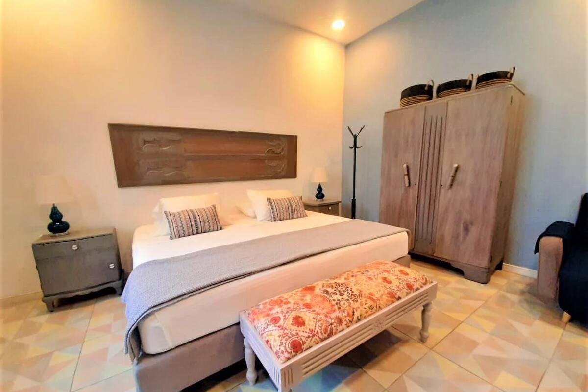Cofres nos quartos, quartos à prova de som, roupa de cama