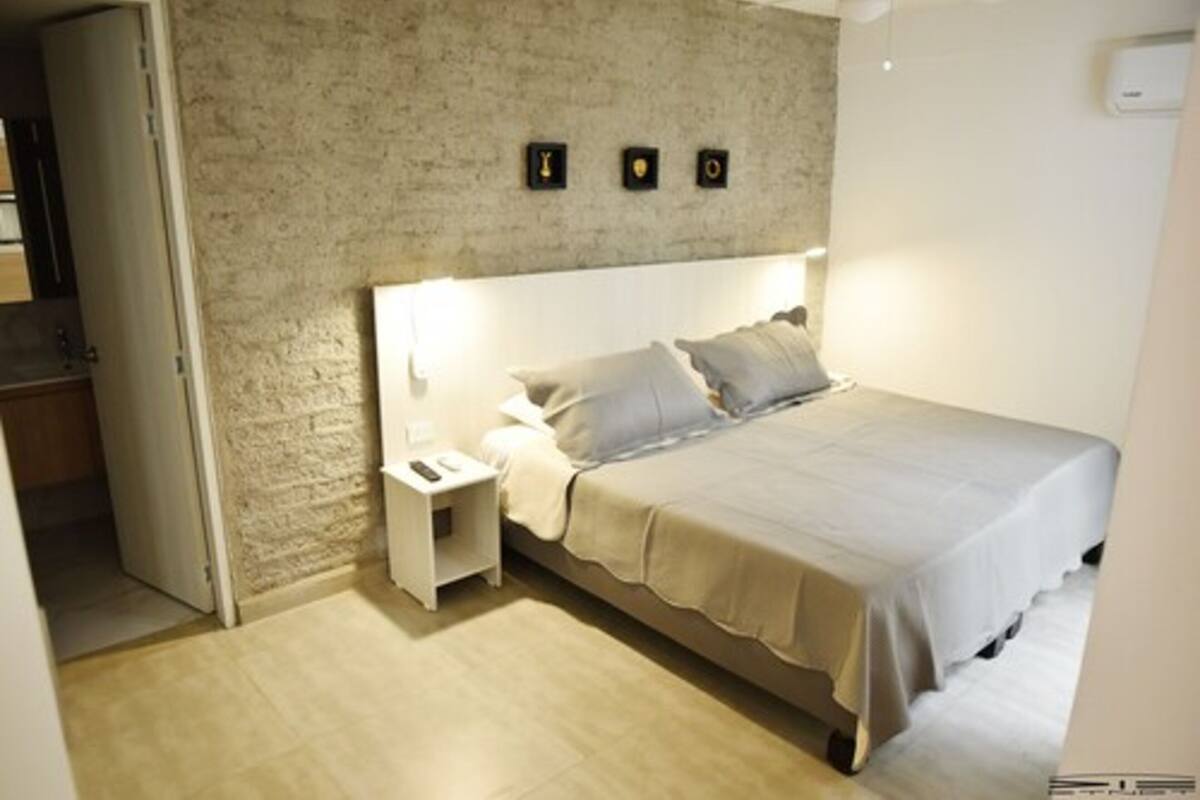 Estúdio premium | Cofres nos quartos, quartos à prova de som, roupa de cama