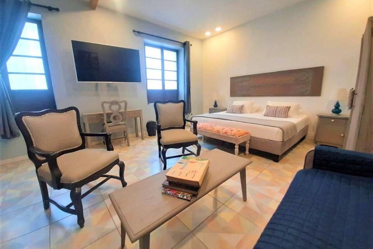 Caja de seguridad en la habitación y sistema de insonorización