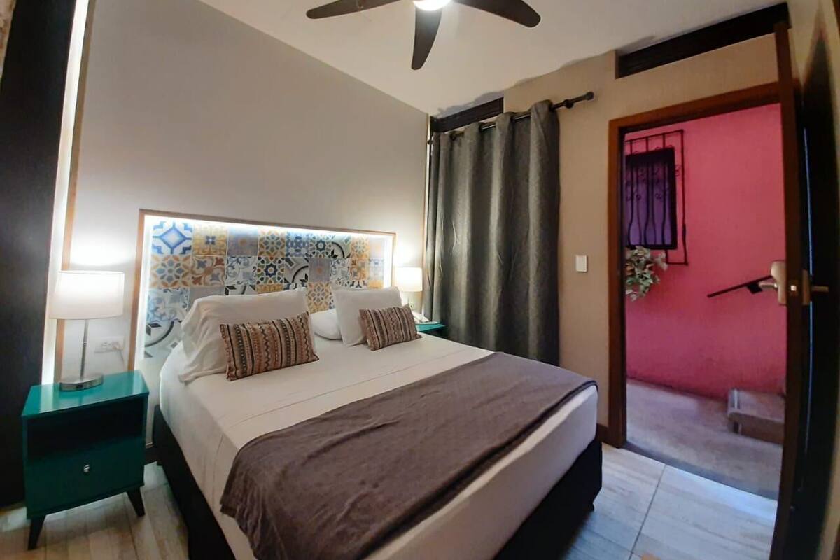 Caja de seguridad en la habitación y sistema de insonorización