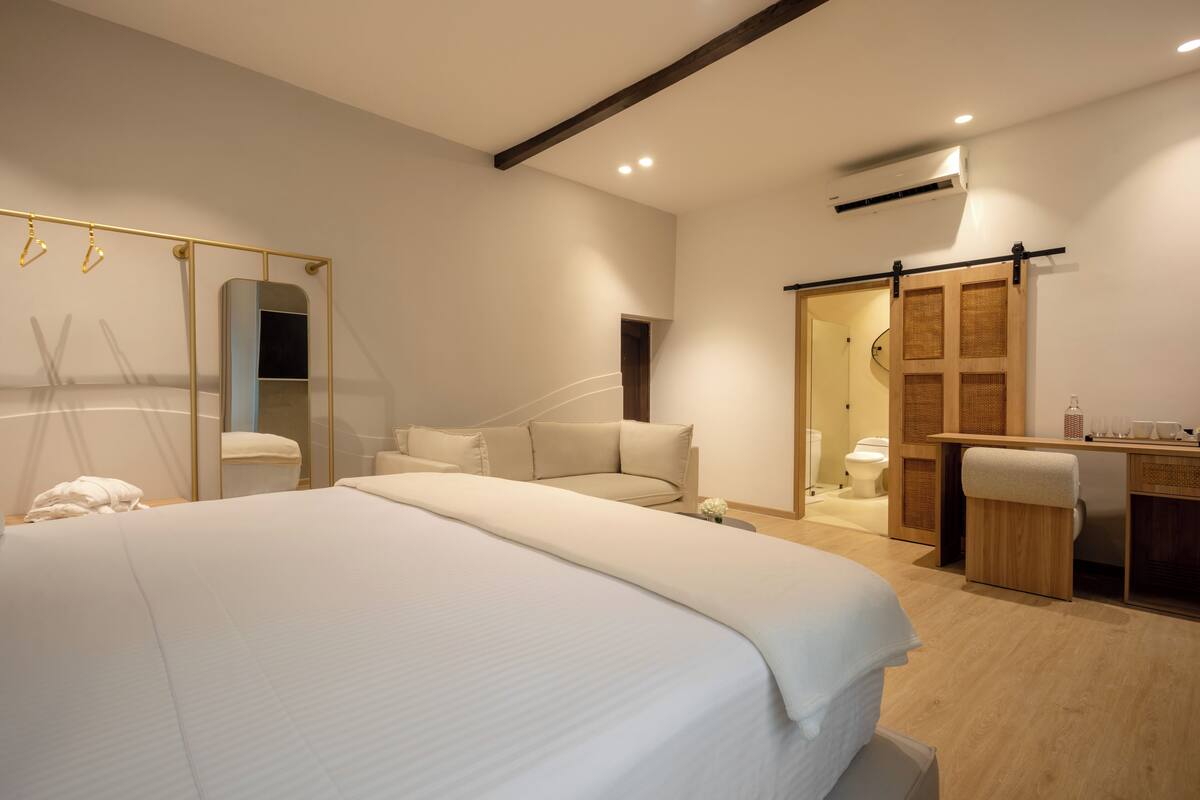 junior studio suite | 1 bedroom, in-room safe, soundproofing, bed sheets