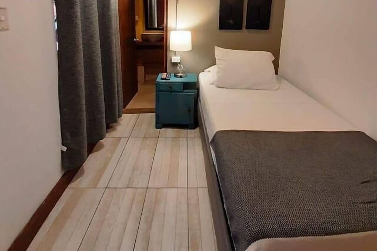 Caja de seguridad en la habitación y sistema de insonorización