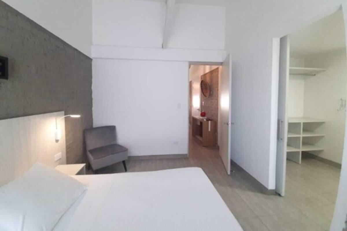 Quarto premium | Cofres nos quartos, quartos à prova de som, roupa de cama