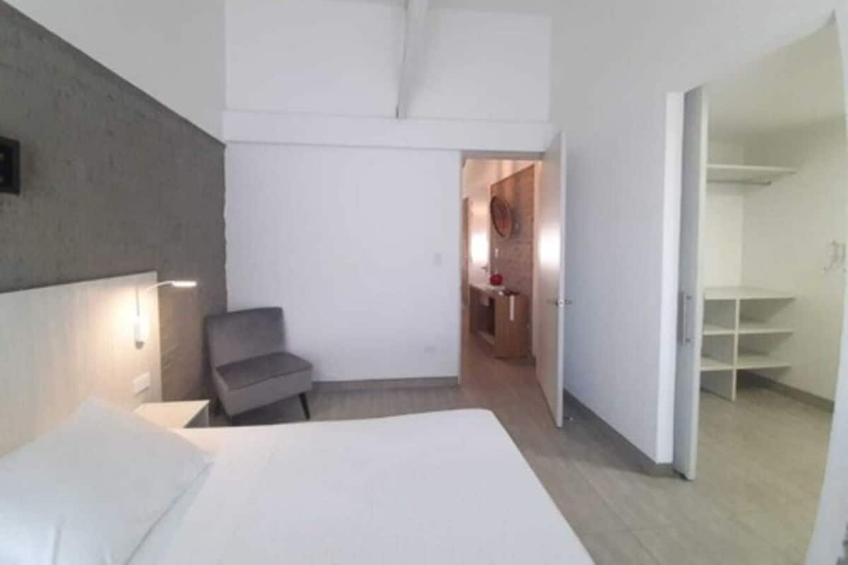 Premium kamer | 1 slaapkamer, een kluis op de kamer, geluiddichte muren, beddengoed