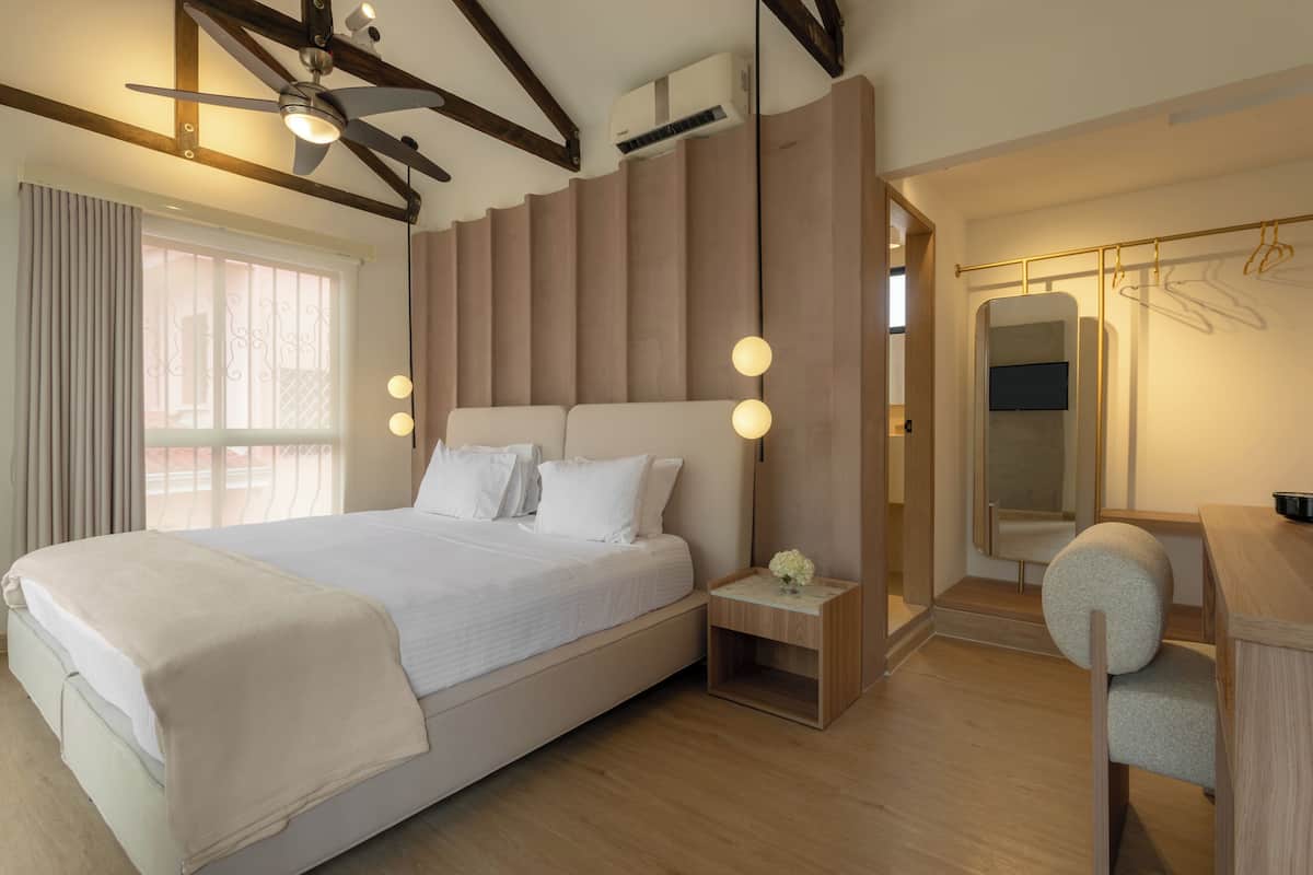 Comfort kamer, uitzicht op stad | 1 slaapkamer, een kluis op de kamer, geluiddichte muren, beddengoed
