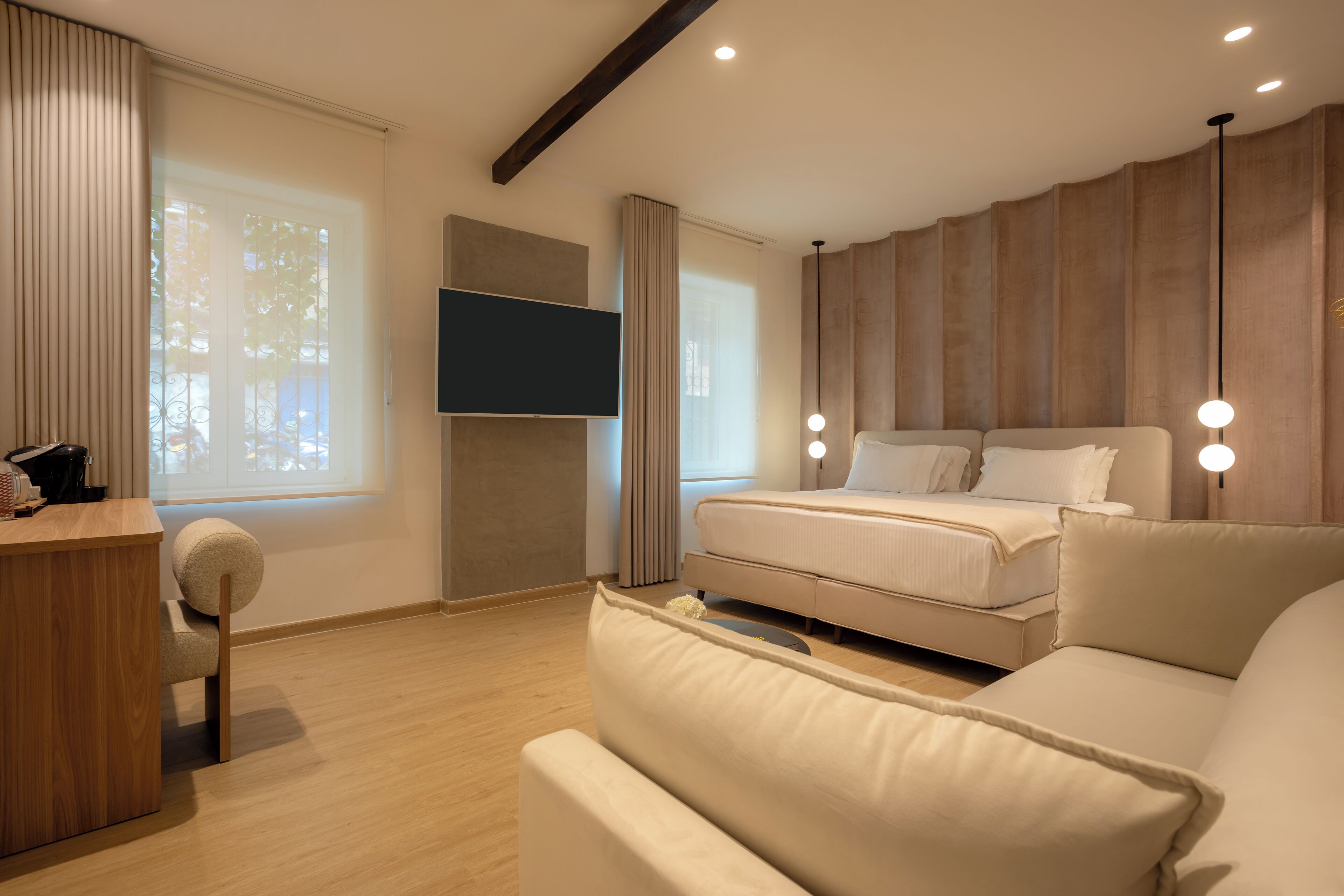 junior studio suite | 1 bedroom, in-room safe, soundproofing, bed sheets