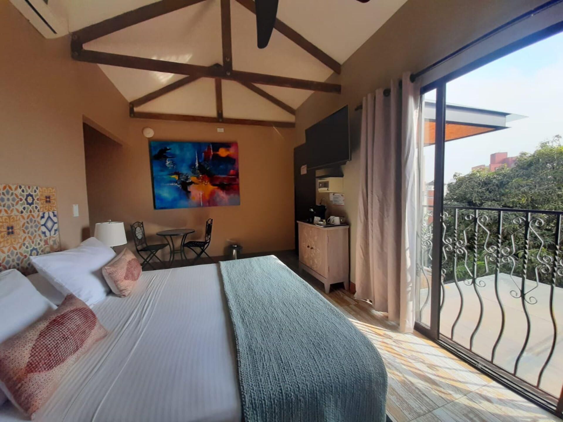 Zimmersafe, schallisolierte Zimmer, Bettwäsche