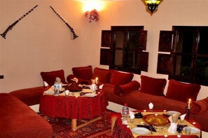 Free daily local cuisine breakfast - Hotel Soleil Imlil (Asni)