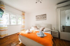 2 bedrooms, WiFi, bed sheets