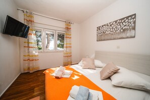 2 bedrooms, WiFi, bed sheets