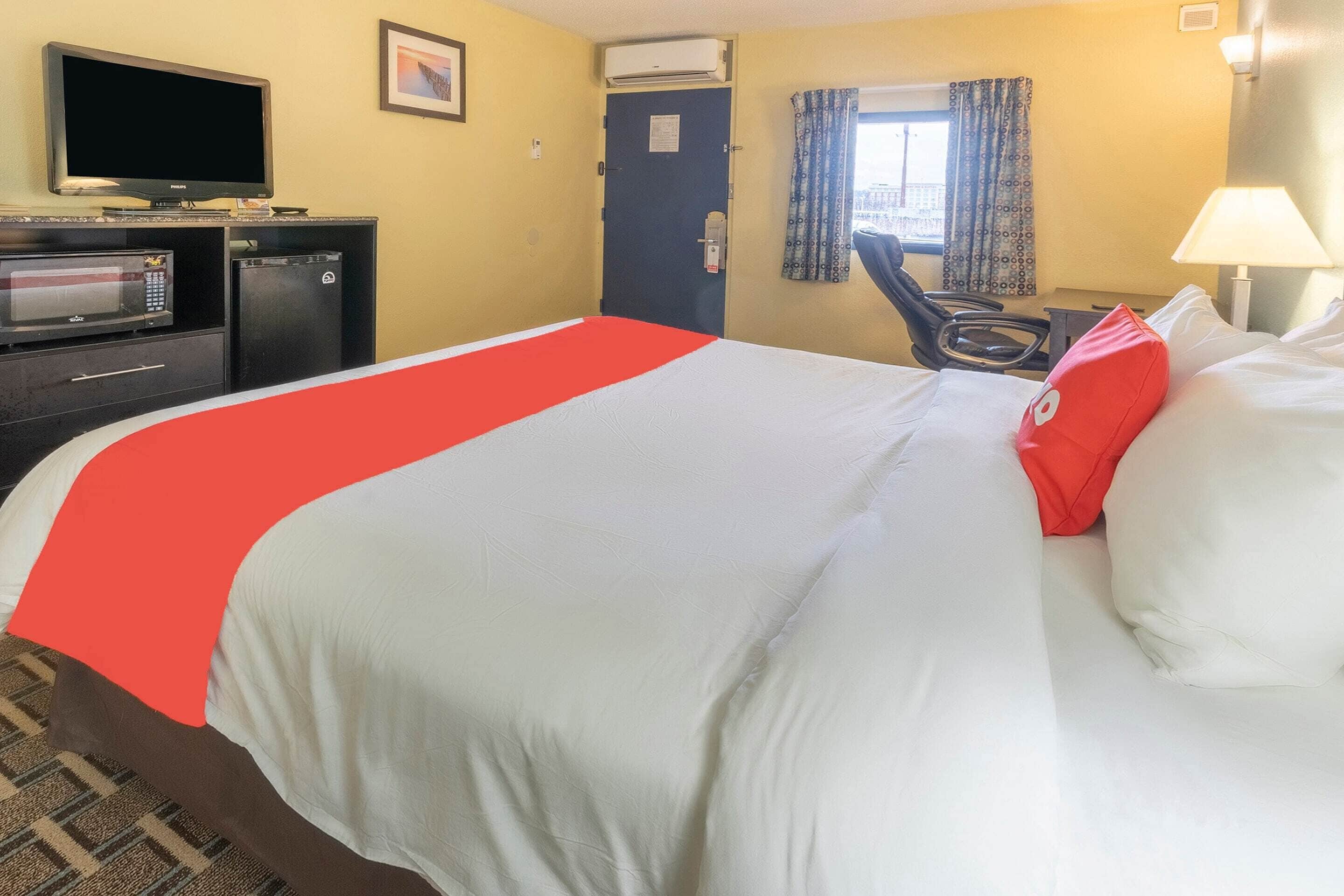 Photo - OYO Hotel Knoxville TN Cedar Bluff I-40