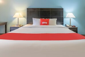 Desk, iron/ironing board, free cots/infant beds, free WiFi - OYO Hotel Knoxville TN Cedar Bluff I-40 (Knoxville)