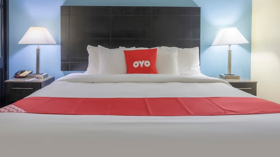 OYO Hotel Knoxville TN Cedar Bluff I-40