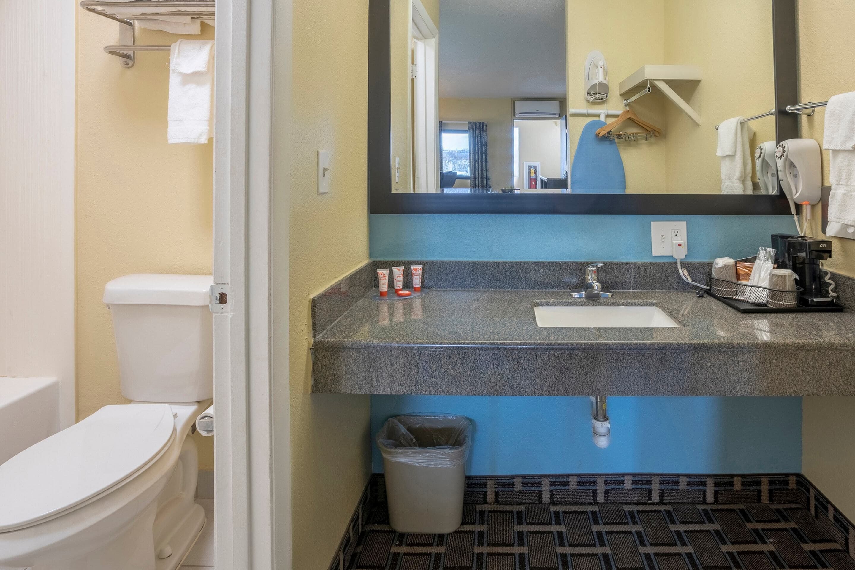 Photo - OYO Hotel Knoxville TN Cedar Bluff I-40