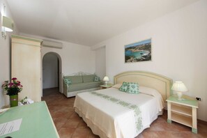 Comfort Double Room, Multiple Beds | 1 bedroom, desk, free cots/infant beds, free WiFi - Guest House Villabianca (La Maddalena)