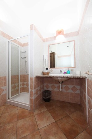 Standard Double Room, 1 Queen Bed | Bathroom | Shower, rainfall showerhead, free toiletries, hair dryer