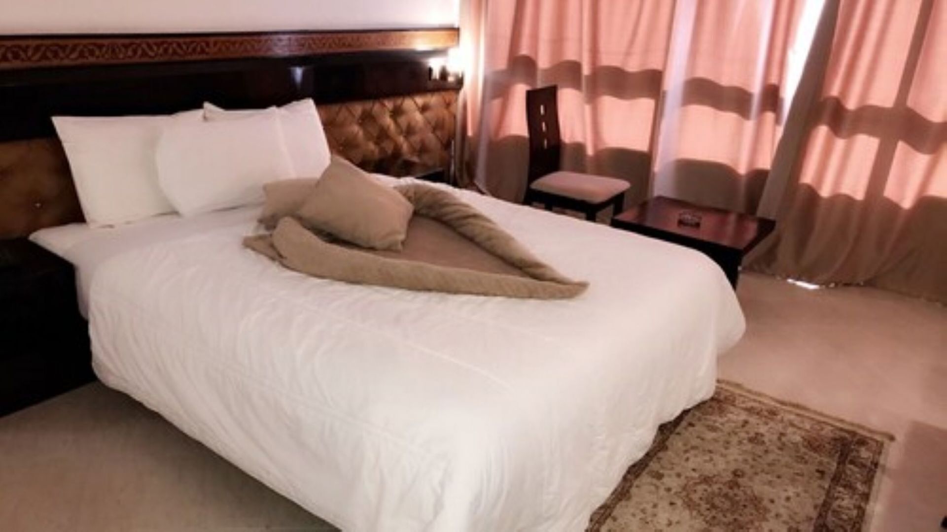 Minibar, blackout drapes, free WiFi, bed sheets
