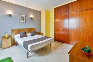 Double Room, 1 Double Bed | In-room safe, desk, free WiFi, bed sheets
