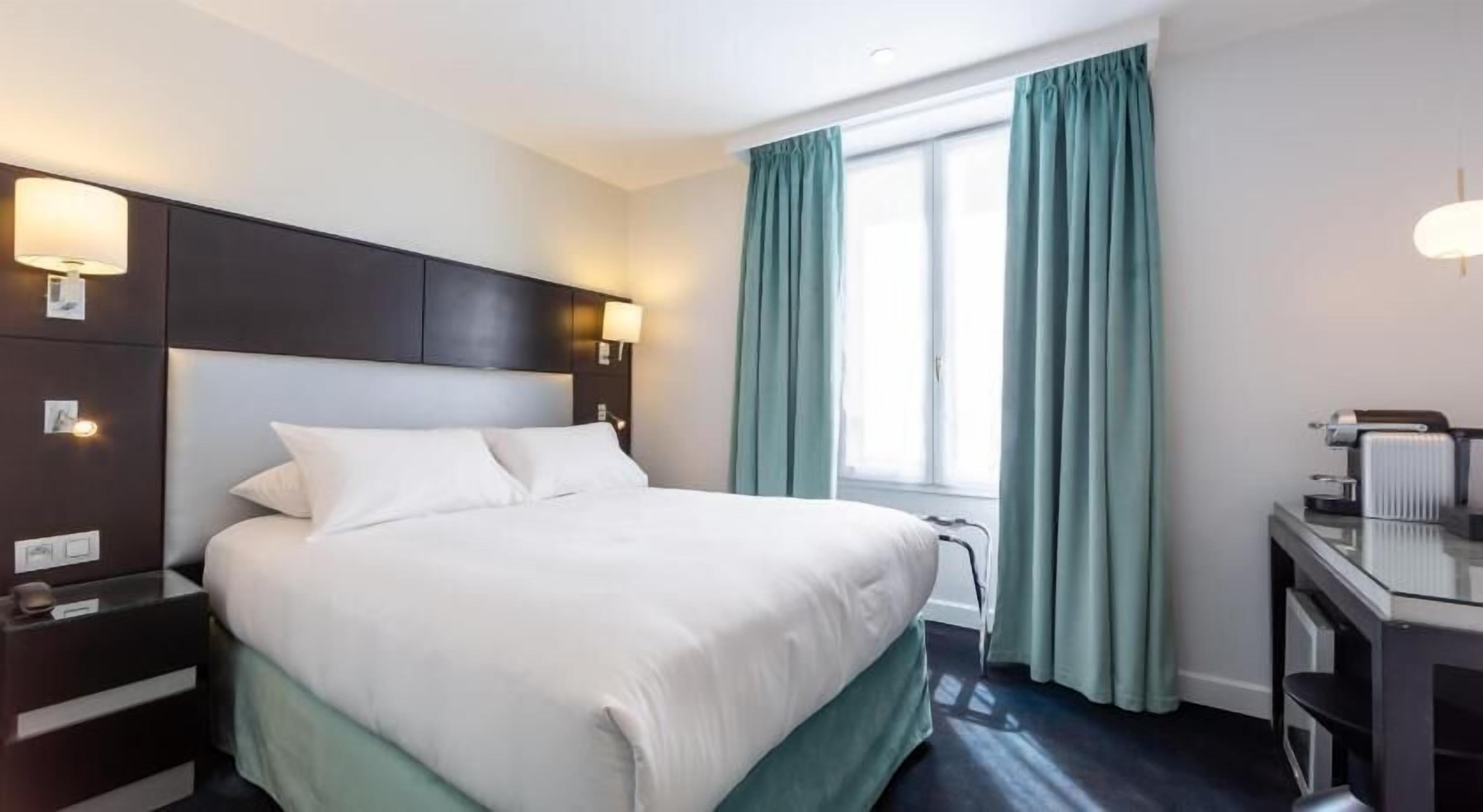 Minibar, in-room safe, individually decorated, individually furnished