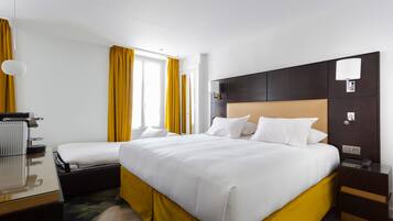 Minibar, caja de seguridad en la habitación y decoración personalizada