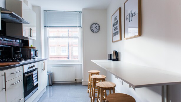 Apartment | Eigene Küche | Kochgeschirr/Geschirr/Besteck
