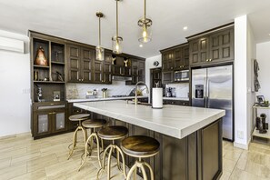 KĂŒhlschrank, Mikrowelle, Ofen, Herdplatte