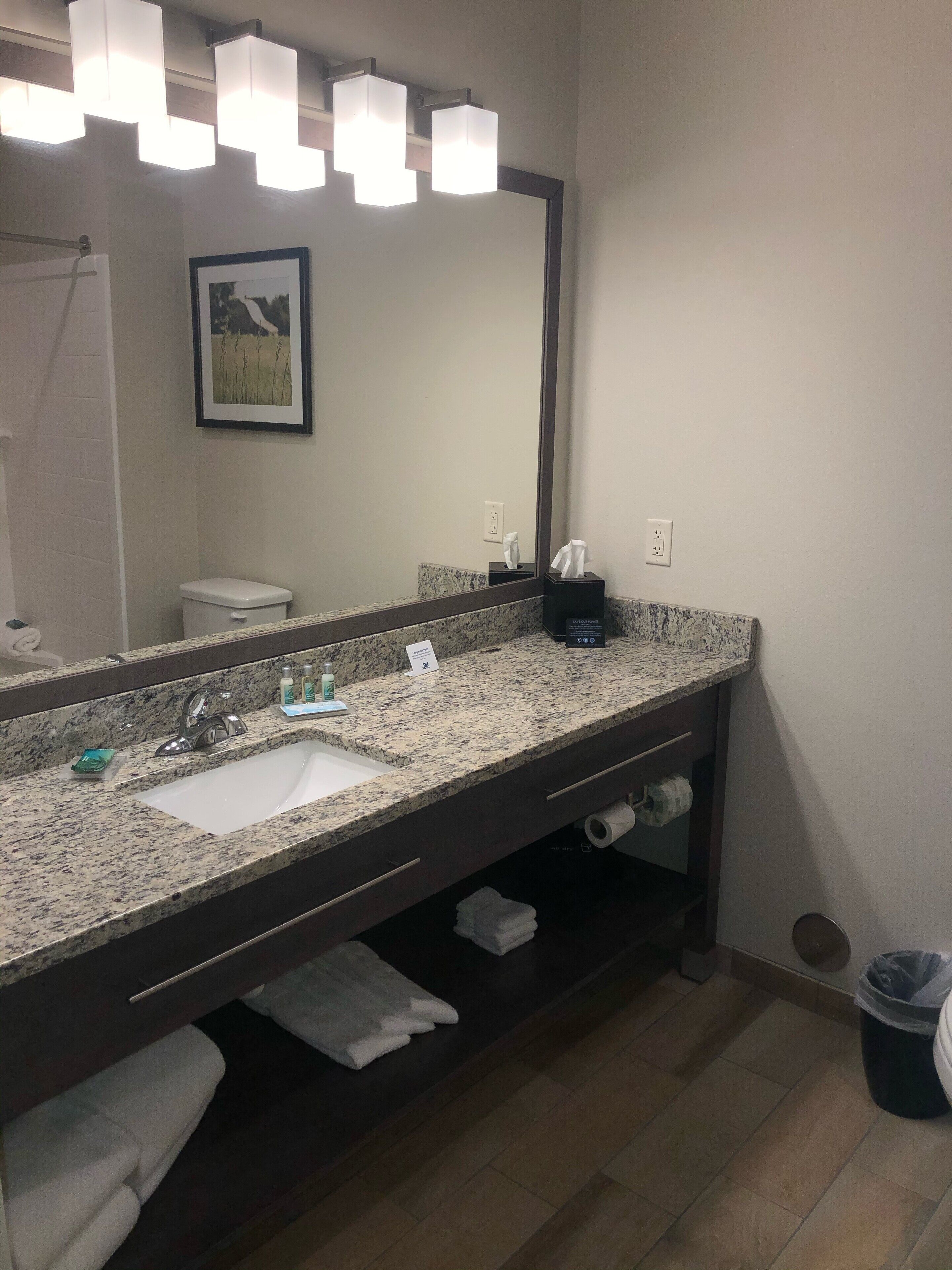 rainfall showerhead, free toiletries, hair dryer, towels