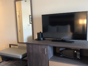 Standard Room, 2 Queen Beds (Double Queen) | Room amenity