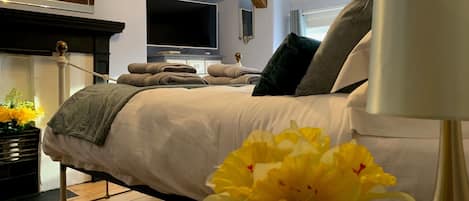 Superior Double Room, Ensuite | 1 bedroom, iron/ironing board, free WiFi