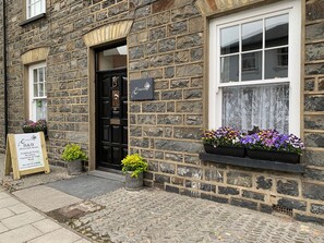 Exterior - Evangelisa (Lampeter)