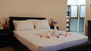 Trang bị nội thất với thiết kế riêng biệt, bàn