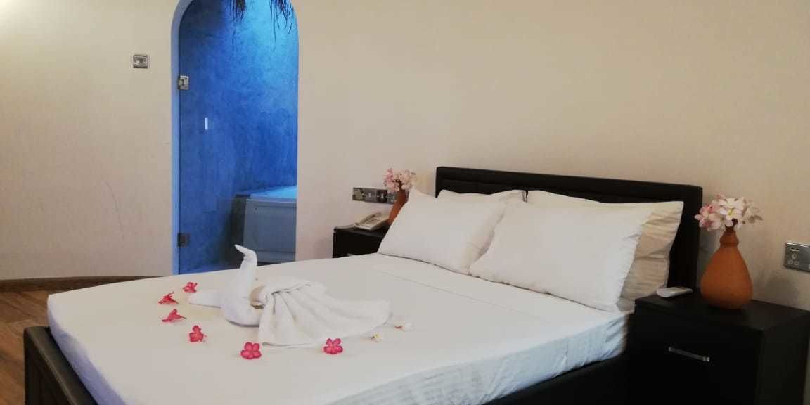 Deluxe Chalet, Garden View | Individually furnished, desk, iron/ironing board, rollaway beds