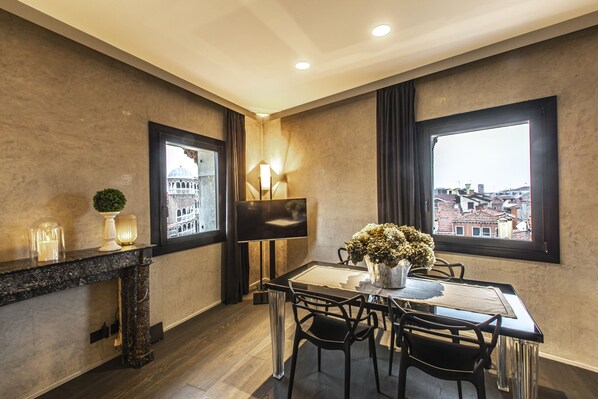 Exclusive-Apartment | Wohnbereich | 40-Zoll-Fernseher mit Digitalempfang